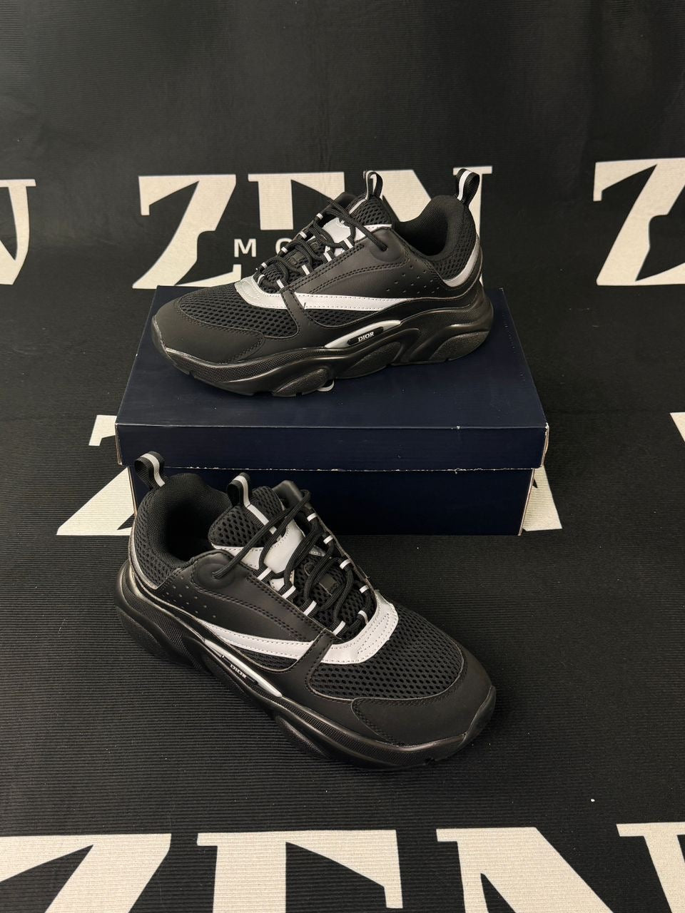 Dior B22