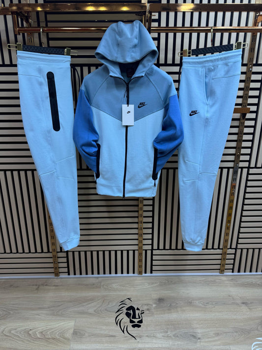 Nike Tech azul claro