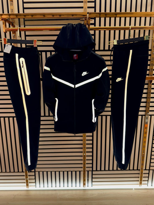 Nike Tech blanco y negro