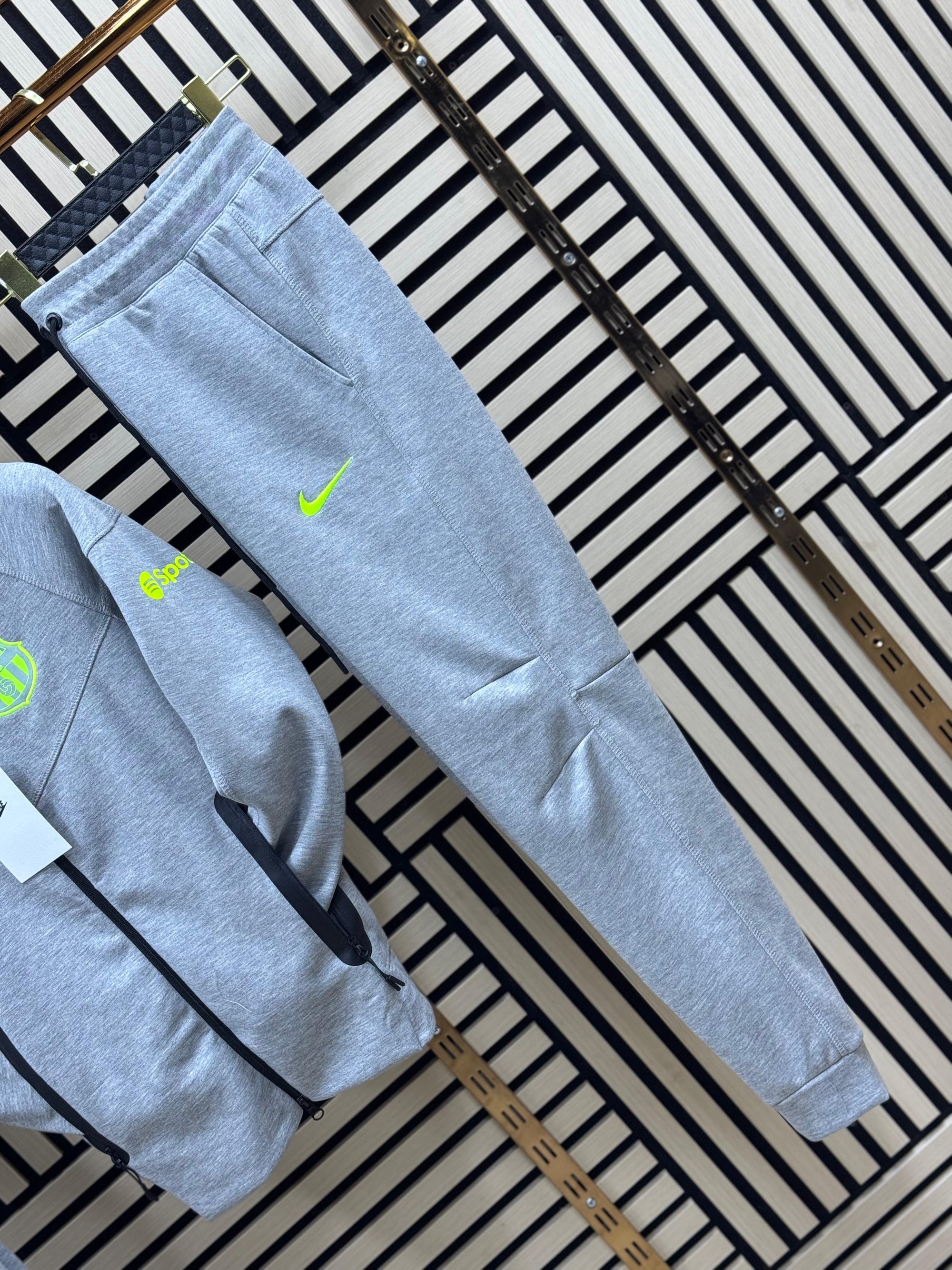 CHANDAL NIKE TECH FCB